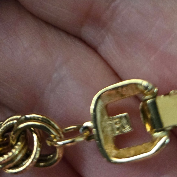 ✨ Vintage Gold-Plated Rope Chain Necklace – 27 Inches, Signed "R" in the clasp ✨ - Picture 4 of 4